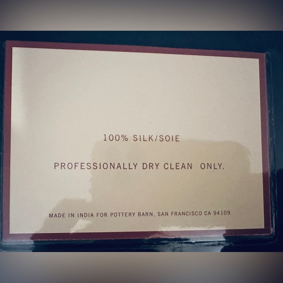 PB 100% Silk Tablecloth 70"x108" & 14 Napkins - Picture 14 of 14